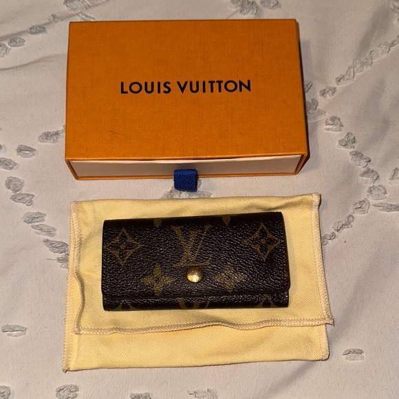 Louis Vuitton monogram key holder - Picture 1 of 6